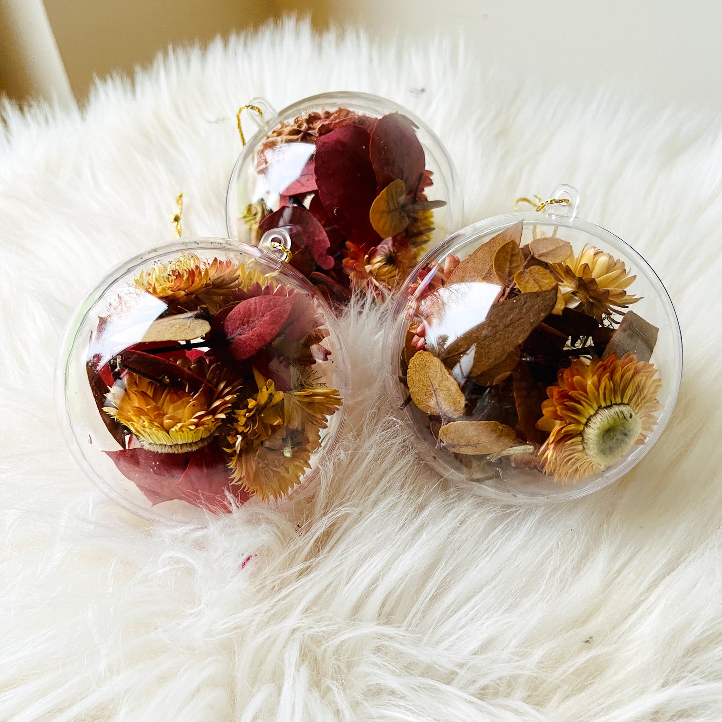 Cadeaubox 4 kerstballen met droogbloemen