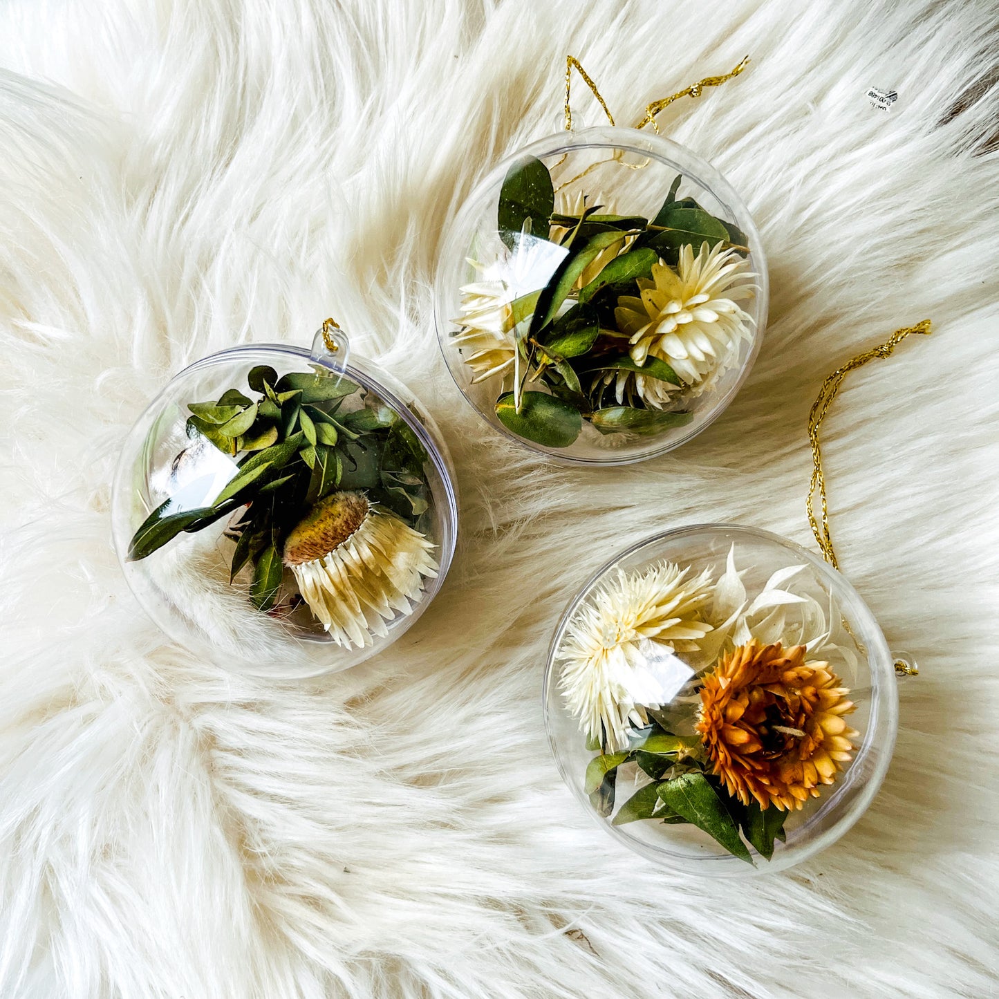 Cadeaubox 4 kerstballen met droogbloemen