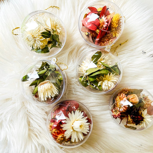 Cadeaubox 4 kerstballen met droogbloemen