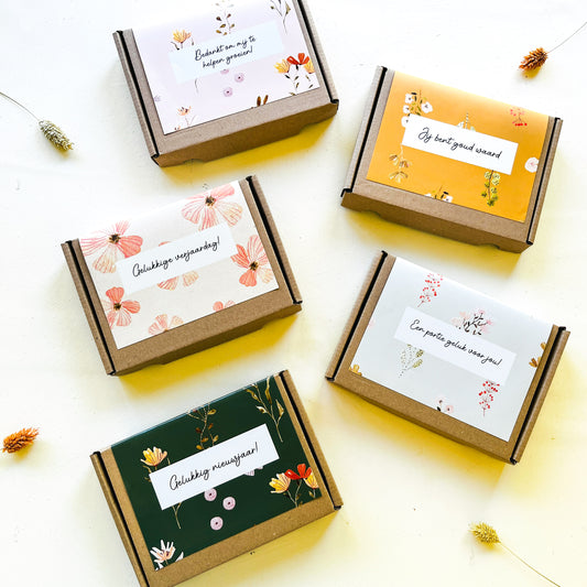 Doosje vol geluksklaver 'Gelukkig Nieuwjaar'